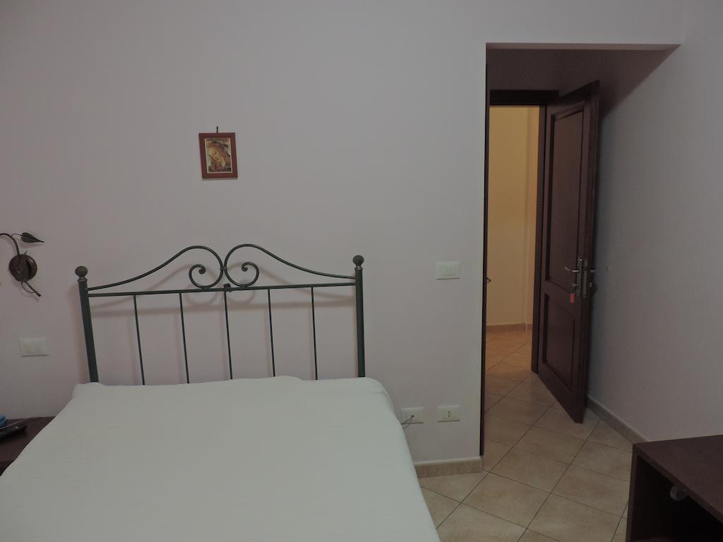 Albergo Ristorante Pizzeria La Bocca Di Bacco Abbadia San Salvator Zimmer foto